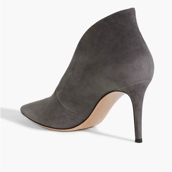 Gianvitto Rossi suede ankle boots. This pump/bootie hybrid is scrumtious! - Picture 6 of 6